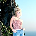 First pic of Britney Luv: Britney Luv is outside with... - BabesAndStars.com