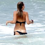 First pic of Ilary Blasi shows ass crack pparazzi shots