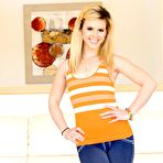 First pic of Hot blonde teen Elizabeth Bentley demonstrates the body wrapped in tight blue jeans