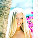First pic of Kylie Wilde: Kylie Wilde takes her little... - BabesAndStars.com