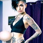 First pic of 
      Leigh Raven exposes her inked body in the living room
    