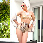 First pic of Melissa Jean peels off her bathing suit in the blistering sun