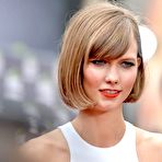 First pic of Karlie Kloss posing at MTV Movie Awards