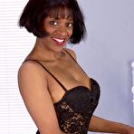 First pic of Black woman Rachel masturbates