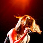 Fourth pic of Kelly Clarkson perfroms on the stage in Sydney