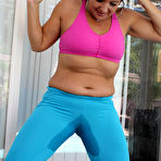 Third pic of MILF Pissing in her spandex leggings