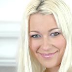 First pic of Cindy Crawford: Cute blond babe, Cindy Crawford... - BabesAndStars.com