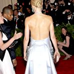 Third pic of Gwyneth Paltrow long legs and side of boob candids