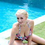 First pic of Isabella D by the Pool