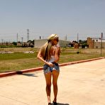 Fourth pic of Hotty Stop / Love Gisele Flashing In Public