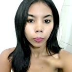 First pic of Completely gorgeous and cat eyed LBFM babe sent these nude selfies to her boy friend.