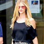 Fourth pic of Rosie Huntington-Whiteley pokies under tight top