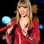 First pic of Taylor Swift performs on the stage