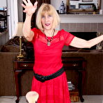 Second pic of Naughty American mature lady teasing and playing - PussyFur.com