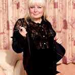Second pic of British mature lady getiing wet and wild - Fuckingnylon.com