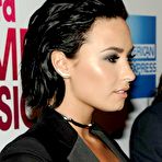 First pic of Demi Lovato braless under jacket