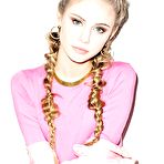 Third pic of Scarlett Leithold non nude fashion photoset