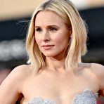 Second pic of Kristen Bell posing at The Boss premiere