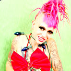 First pic of Petite alt chick Roxy Contin with pink hair and bald pussy pretends that she's the Xmas tree