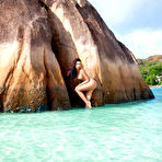 Third pic of Anna Grigorenko exposes her perfect curves on a tropical island