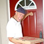 First pic of Vicious babe Kitty Bella ordered pizza and seduced the courier for the hardcore fuck