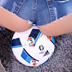 Second pic of Cherry Kiss in Mind Games - Sporty Babe Finger Fucks Herself