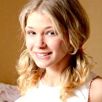 Second pic of Valya in Teen twackin her teeny twat!