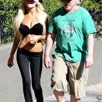 Third pic of Courtney Stodden deep cleavage in black bra