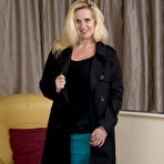 First pic of Blonde housewife getting to please herself