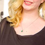 First pic of Mim Turner Shows Huge Naturals