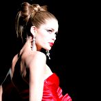 Third pic of Doutzen Kroes various sexy runway shots