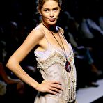 Fourth pic of Doutzen Kroes various sexy runway shots