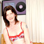 Second pic of This housewife loves to play alone