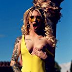 First pic of Saskia in Yellow