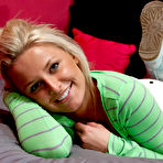 First pic of Kendra Rain lifts up her green top and shows us those gorgeous teen tits