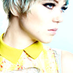 Second pic of Lea Seydoux shows her sexy legs photos