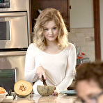 First pic of 
      Lanna Carter persuades her husband to interrupt his work for sex
    