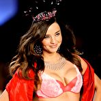 Fourth pic of Miranda Kerr sexy at Victorias Secret fashion show