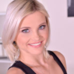 First pic of Tiffany Tatum, Zazie Skymm in Besties Suck Their Toes: Foot Licking Delight From Hungary!