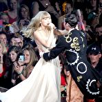 Third pic of Taylor Swift sexy performs on the stage