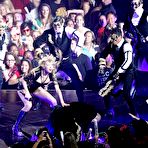 Fourth pic of Taylor Swift sexy performs on the stage