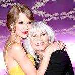 First pic of Taylor Swift in yellow dress at Country Music Hall Of Fame stage