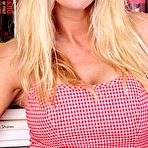 First pic of Bimbo blonde-esque MILF shows off her alluring pussy to the viewer - IamXXX.com