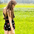 First pic of 
      Muirina Fae exposes her sexy curves in wide open fields
    