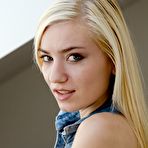 First pic of Blue-eyed blonde in denim shows her perfectly smooth pussy on cam - IamXXX.com