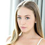 First pic of 
      Kagney Linn Karter makes a move on her married boss
    