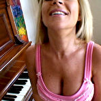 First pic of JizzGFs.com