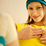 Third pic of DDGBabes.net: Look at Snatch penetration with a bottle