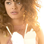 First pic of Curly-haired Native American brunette shows her amazing pussy - aMetart.com