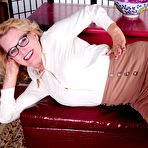 Second pic of Naughty American housewife doing her thing